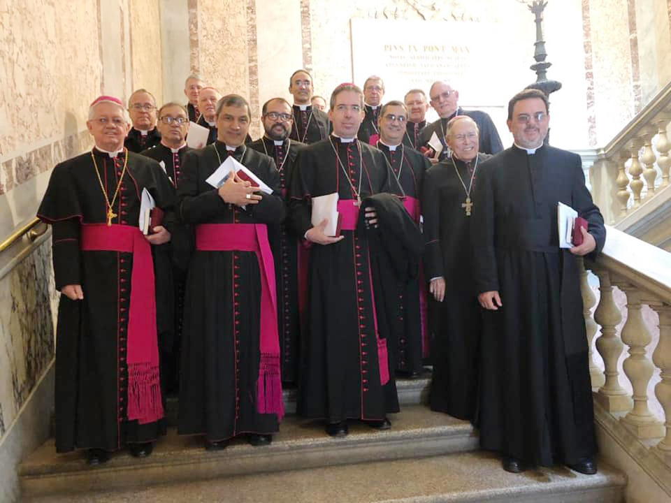 Papa Francisco: a Igreja que sonhamos é adoradora e serva de todos e dos  últimos - Diocese de Itabira - Cel. Fabriciano