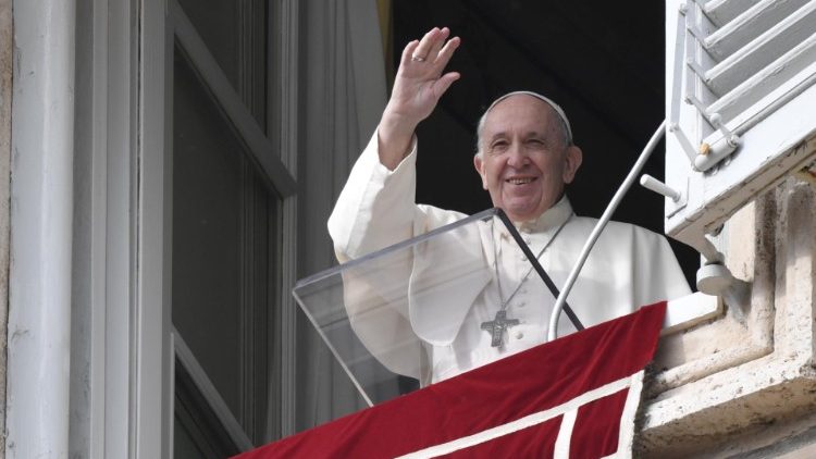 O Papa no Angelus: nas tempestades da vida Deus estende sempre a sua mão