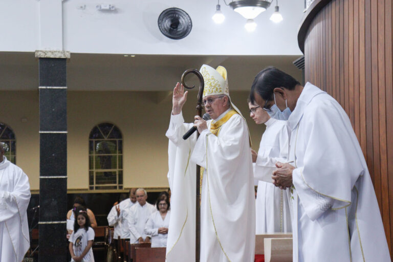 Dom Fernando celebra 76 anos de vida, com Santa Missa em ação de graças na Catedral de Itumbiara