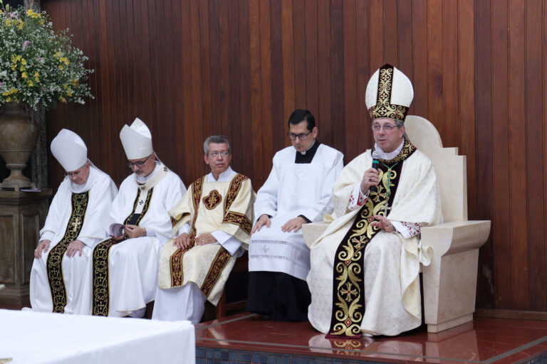 “Bendito o que vem em nome do Senhor”. Dom José Aparecido toma posse como 8º bispo diocesano de Itumbiara