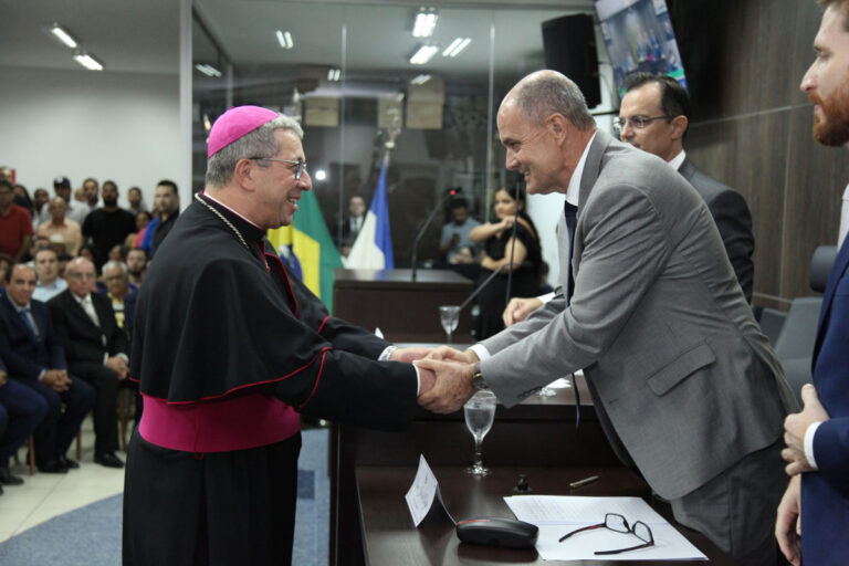 Diocese de Itumbiara marca presença na solenidade de posse do Prefeito, do Vice-prefeito e dos vereadores eleitos e reeleitos da cidade de Itumbiara