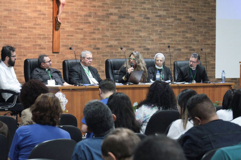 Dom José Aparecido participa de encontro nacional sobre proteção de crianças e pessoas vulneráveis, em Brasília